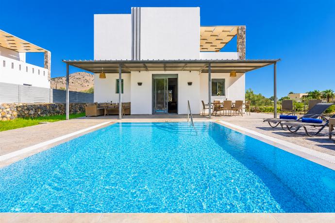 Play VILLA LIVIS 1 Video