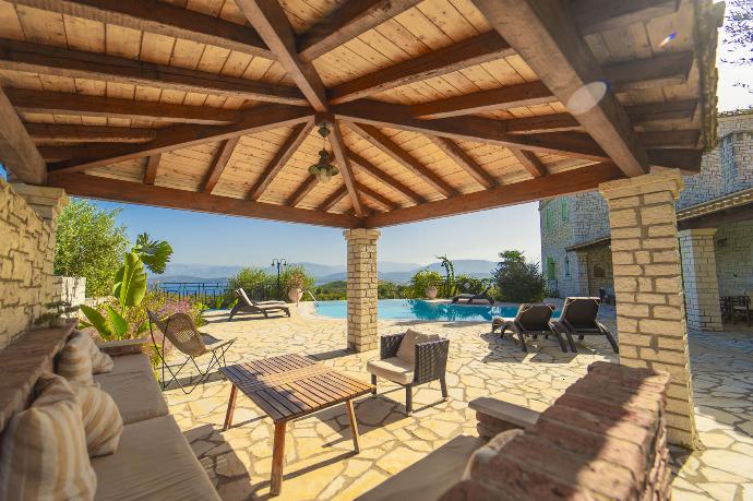 Sheltered terrace area with panoramic sea views . - Villa Emily . (Galería de imágenes) }}