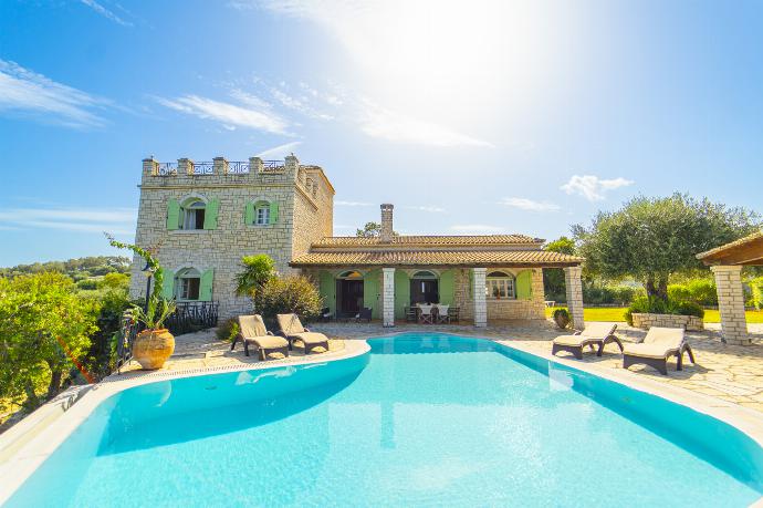 ,Beautiful villa with private pool . - Villa Emily . (Photo Gallery) }}