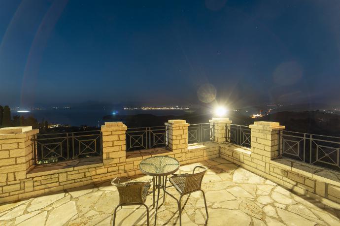 Terrace with panoramic view . - Villa Emily . (Galleria fotografica) }}