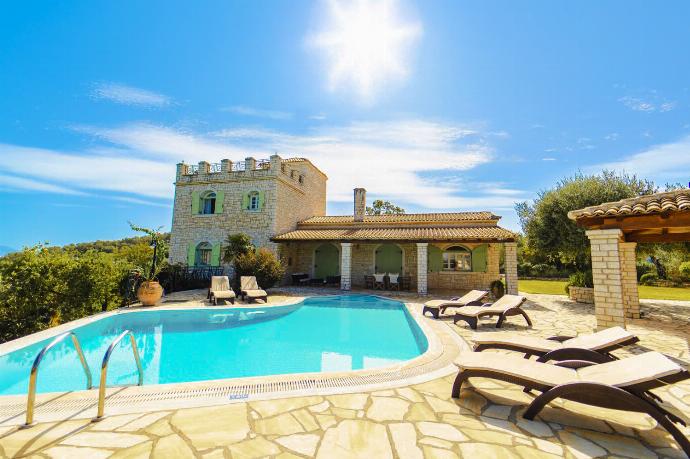  . - Villa Emily . (Photo Gallery) }}