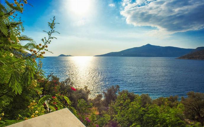 Panoramic sea views . - Villa Pavilion . (Photo Gallery) }}