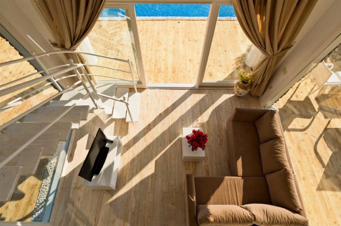 Open-plan living room with sofa,  WiFi internet, satellite TV, terrace access and sea views. . - Villa Pavilion . (Photo Gallery) }}