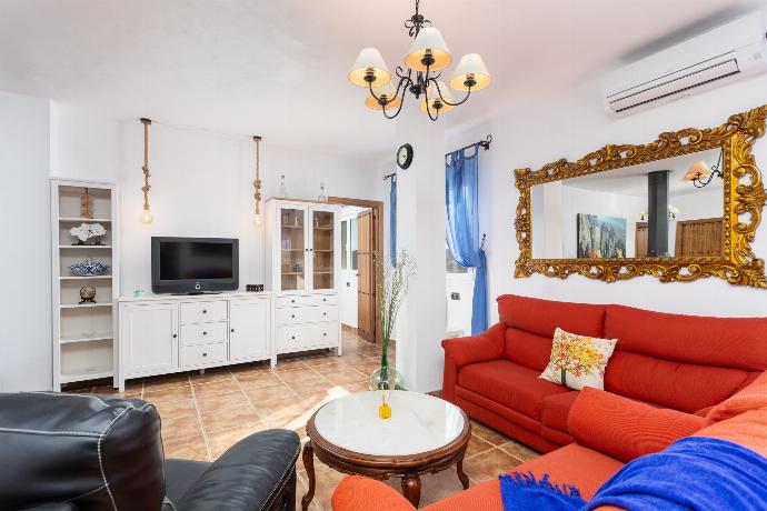 Living room with sofas, dining area, ornamental fireplace, WiFi internet, and satellite TV . - Casa Jema . (Galería de imágenes) }}