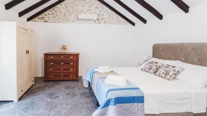 Double bedroom with A/C . - Didini Dvori . (Photo Gallery) }}