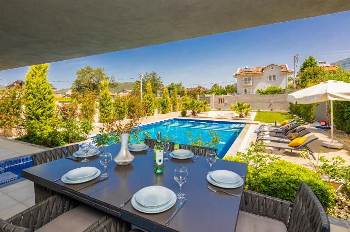 Sheltered terrace area . - Villa Moderno B . (Photo Gallery) }}
