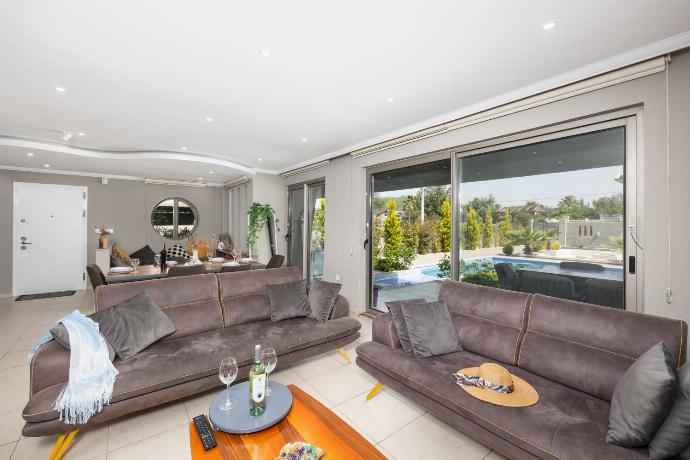 Open-plan living room with sofas, dining area, kitchen, A/C, WiFi internet, and satellite TV . - Villa Moderno B . (Photo Gallery) }}