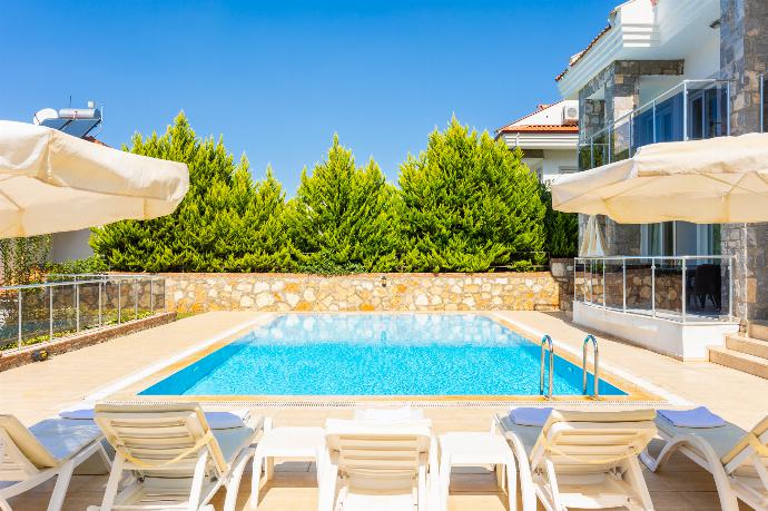 Private pool and terrace . - Golden Heights 5 . (Photo Gallery) }}