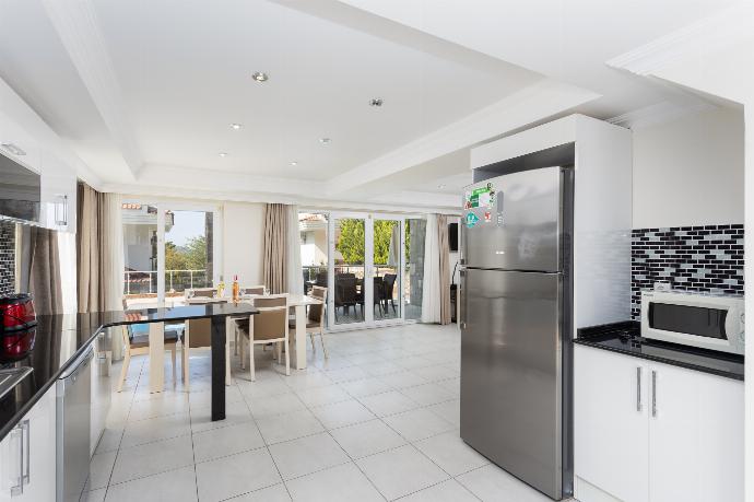 Equipped kitchen . - Golden Heights 5 . (Photo Gallery) }}