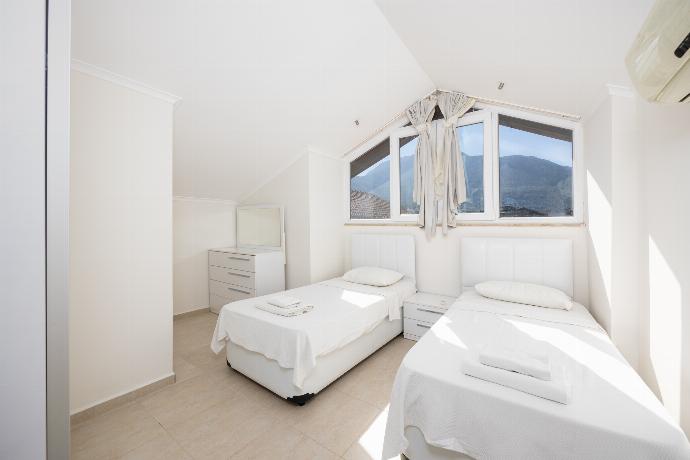 Villa Valley 5