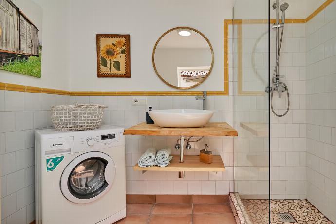 Family bathroom with shower . - Villa Los Espejos De Frigiliana . (Photo Gallery) }}