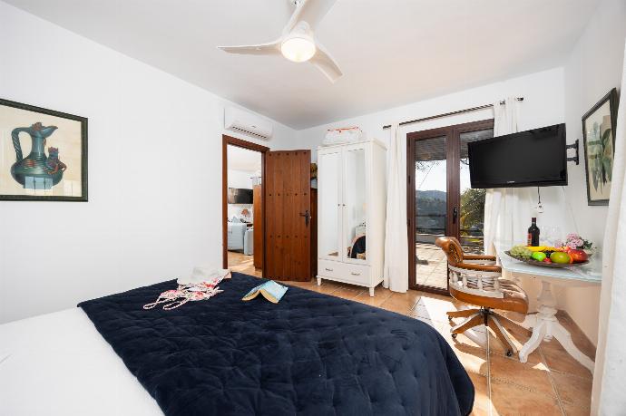 Double bedroom with A/C . - Villa Los Espejos De Frigiliana . (Photo Gallery) }}