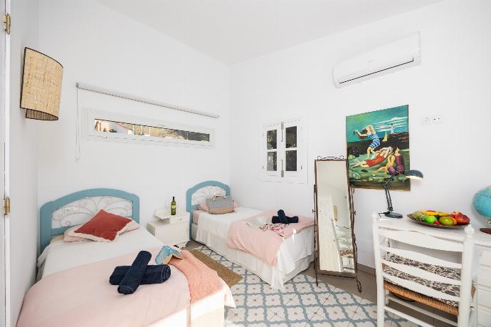 Twin bedroom with A/C . - Villa Los Espejos De Frigiliana . (Photo Gallery) }}