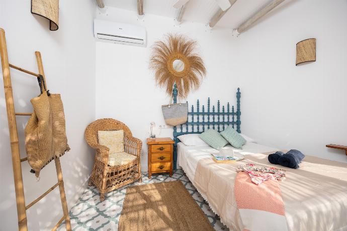 Double bedroom in annex with A/C . - Villa Los Espejos De Frigiliana . (Photo Gallery) }}