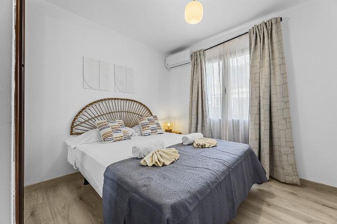 Double bedroom with A/C . - Villa Oscar . (Photo Gallery) }}