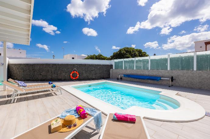 Private pool and terrace . - Villa Oscar . (Photo Gallery) }}