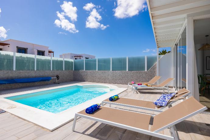 Private pool and terrace . - Villa Oscar . (Photo Gallery) }}
