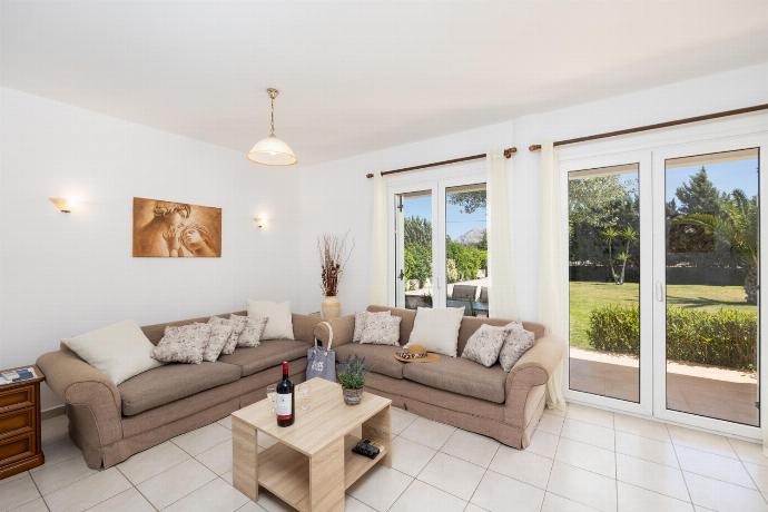 Living room with sofas, A/C, WiFi internet, and satellite TV . - Villa Afrodite Classico . (Photo Gallery) }}