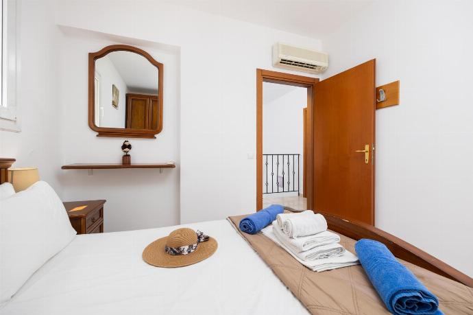 Double bedroom with A/C . - Villa Afrodite Classico . (Photo Gallery) }}