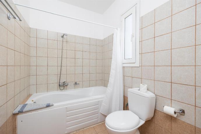 Family bathroom with bath and shower . - Villa Afrodite Classico . (Photo Gallery) }}