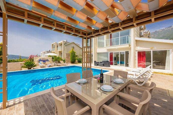 Sheltered terrace area . - Villa Premium F . (Photo Gallery) }}