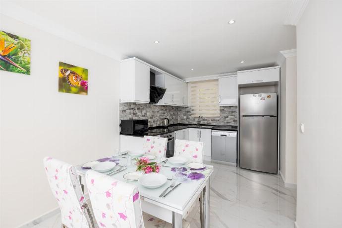 Equipped kitchen with dining area . - Villa Premium F . (Photo Gallery) }}