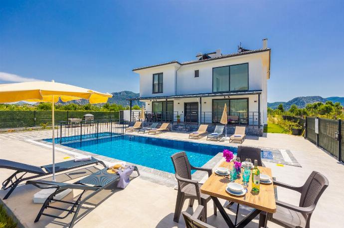 ,Beautiful villa with private pool and terrace . - Villa Wonder . (Photo Gallery) }}