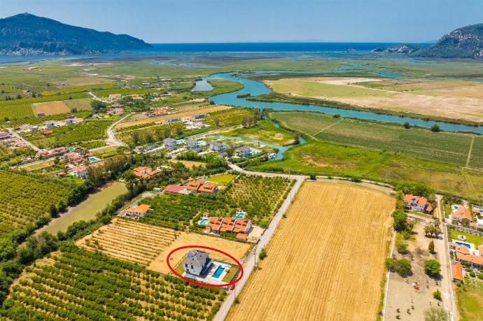 Aerial view showing location of villa . - Villa Wonder . (Photo Gallery) }}
