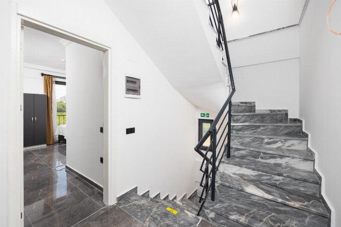 Stairway . - Villa Wonder . (Photo Gallery) }}