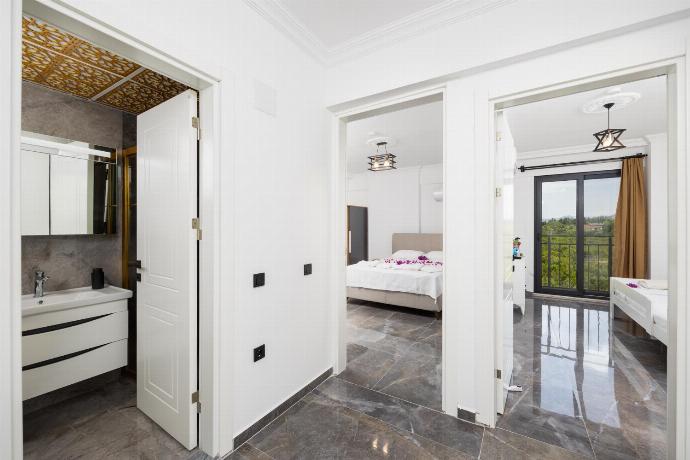  . - Villa Wonder . (Photo Gallery) }}