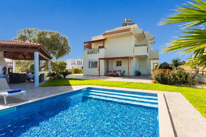 Play AMPHITRITE VILLA Video