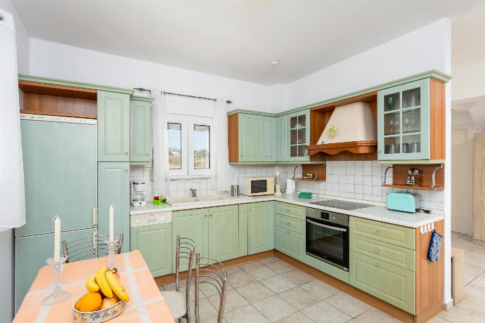 Equipped kitchen with dining area . - Hermione Villa . (Photo Gallery) }}