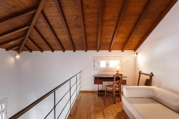  . - Esperos Apartment . (Галерея фотографий) }}