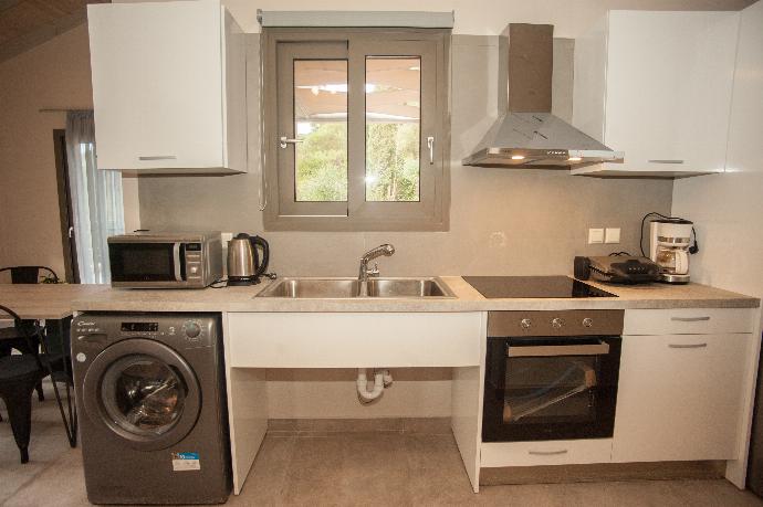 ,Equipped kitchen . - Villa Sia . (Photo Gallery) }}