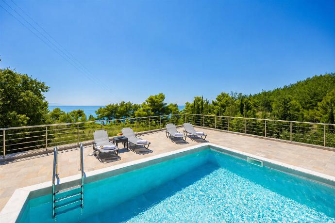 . - Villa Angela . (Photo Gallery) }}