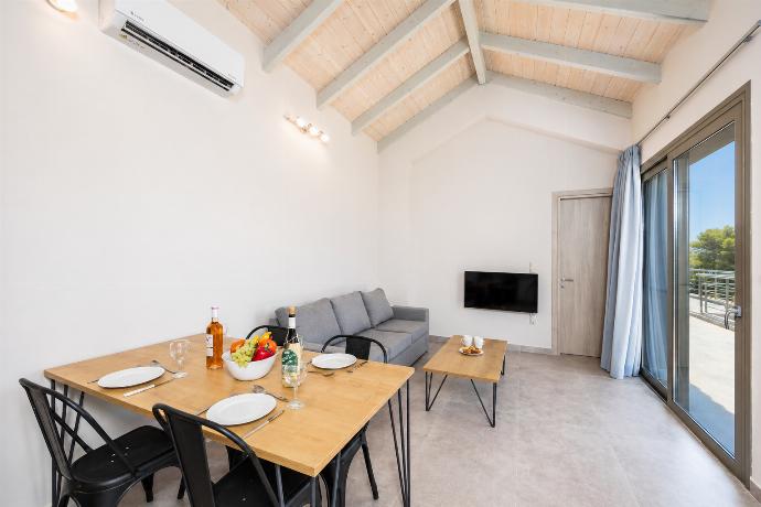  . - Villa Angela . (Photo Gallery) }}