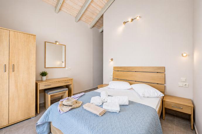  . - Villa Angela . (Photo Gallery) }}