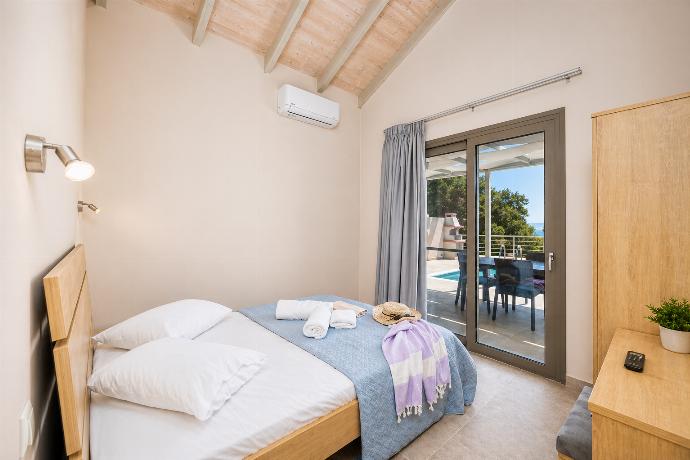  . - Villa Angela . (Photo Gallery) }}