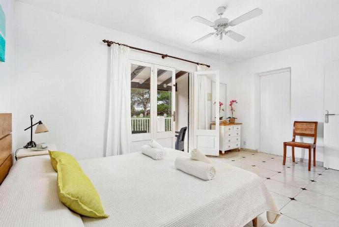 Double bedroom with a fan and terrace access . - Villa Binilisa . (Photo Gallery) }}