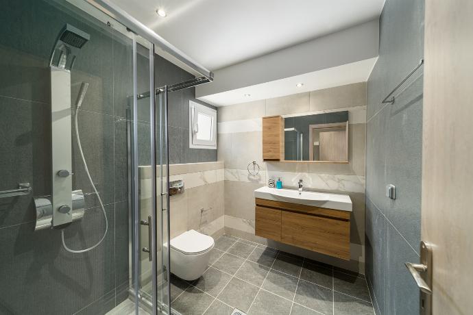 Family bathroom with shower . - Villa Rudi . (Photo Gallery) }}