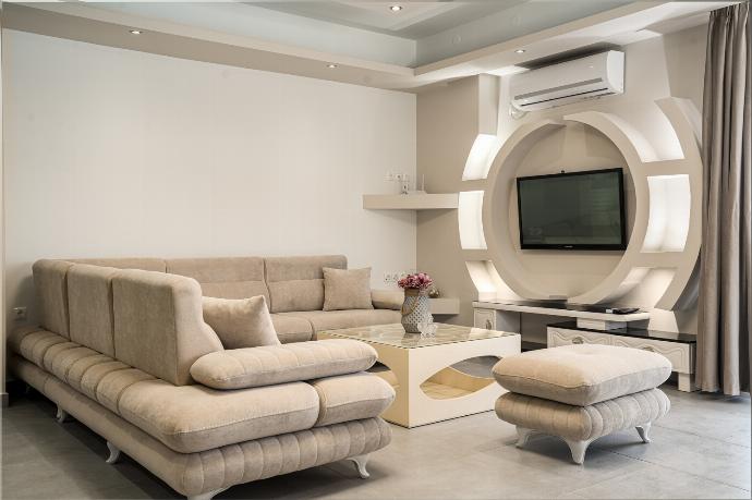 Open-plan living room with sofa, WiFi internet, satellite TV . - Villa Rudi . (Photo Gallery) }}