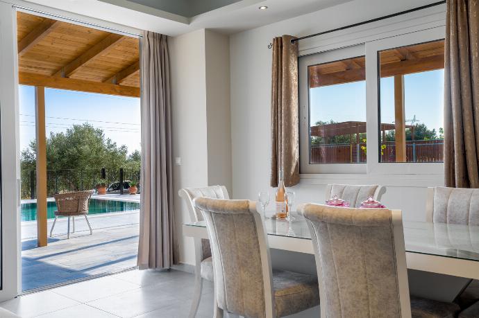 Open-plan living room with sofa, dining area, kitchen, WiFi internet, satellite TV . - Villa Rudi . (Photo Gallery) }}