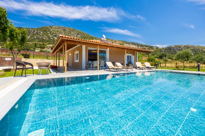  . - Villa Rudi . (Photo Gallery) }}