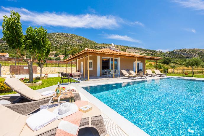  . - Villa Rudi . (Photo Gallery) }}