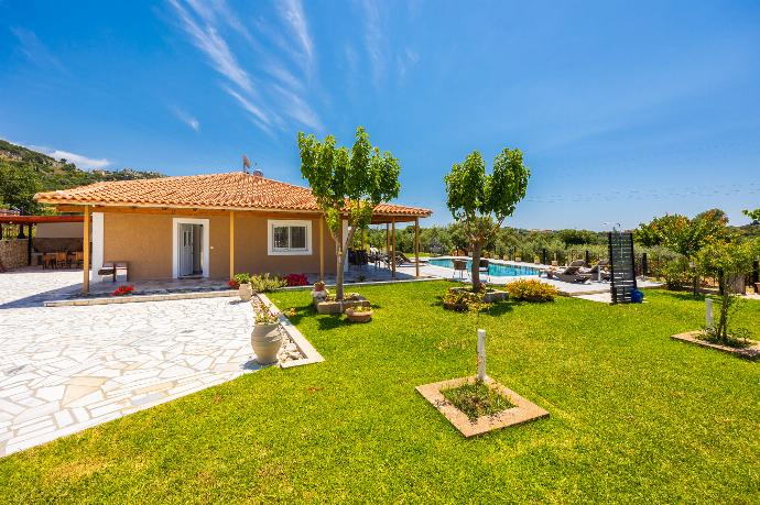  . - Villa Rudi . (Photo Gallery) }}