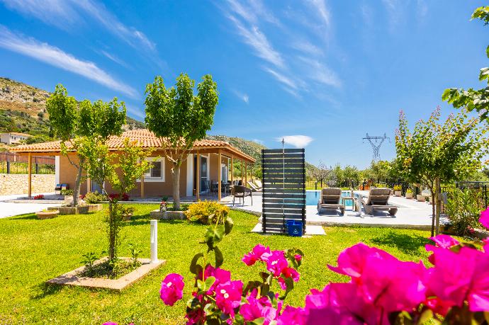  . - Villa Rudi . (Photo Gallery) }}