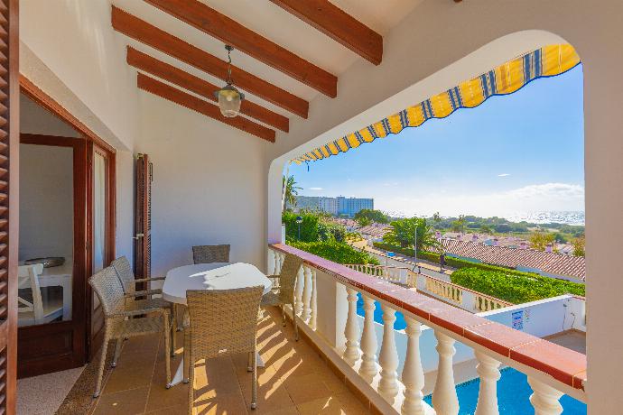 Sheltered terrace . - Villa Catalina . (Photo Gallery) }}