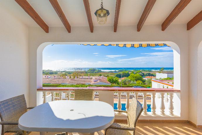 Sheltered terrace . - Villa Catalina . (Photo Gallery) }}