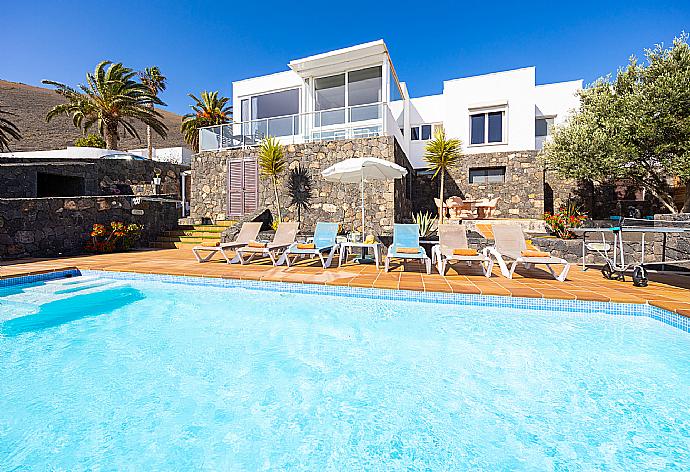 ,Beautiful villa with private pool and terrace with sea views . - Casa Marina . (Photo Gallery) }}
