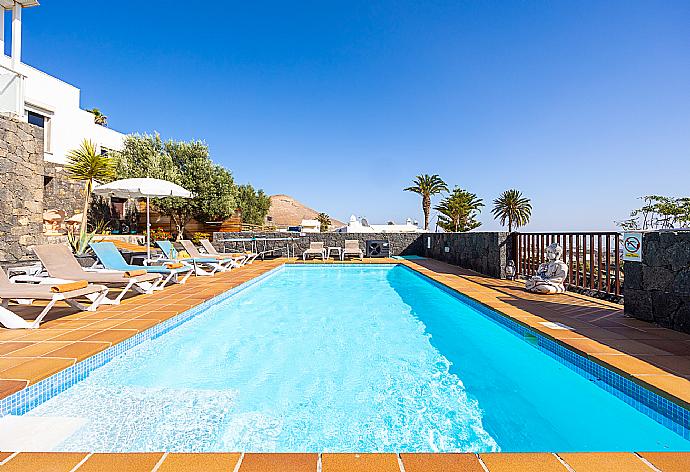 Private pool and terrace with sea views . - Casa Marina . (Photo Gallery) }}